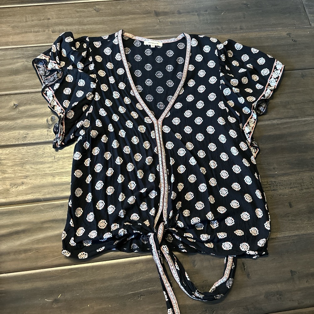 Max Studio Black and White Flutter Sleeve Crop Top